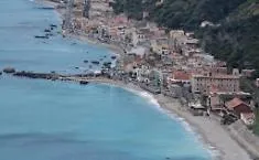 Estate lunga sul Lido: mare caldo ma meno presenze