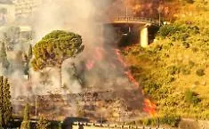 Fiamme minacciano Taormina, l'allarme del sindaco De Luca: &laquo;La citt&agrave; brucia!&raquo;