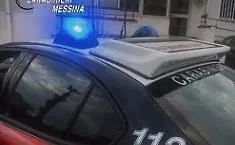Giardini Naxos, tenta di incendiare casa e aggredisce i carabinieri: arrestato 27enne