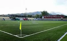 Campionato giovanile, tifoso scende dalla gradinata e colpisce l'arbitro: indagano i carabinieri