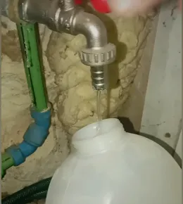 Autobotti non convenzionate per rifornire le case non allacciate alla rete idrica