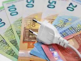 Caro bollette, stangata per le famiglie "vulnerabili": +37,5% di aumento per l'elettricit&agrave;