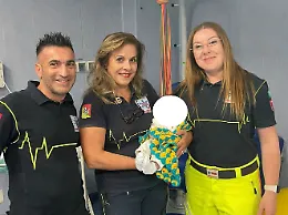 Patti, parto in autostrada: la piccola Andrea nasce in ambulanza sull'A20
