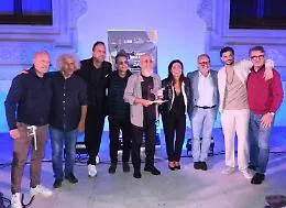"Cuore siciliano, battito jazz" incanta Largo Barile: tre serate e un pubblico entusiasta