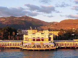 Mondello, dopo il divieto di balneazione le ispezioni di Polizia municipale e Amat nell'Antico stabilimento