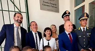 Il plesso scolastico "La Pira 3" intitolato a Giovanni Falcone