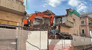 Al via la demolizione dell'ex clinica Santa Rita, al suo posto sorger&agrave; un residence