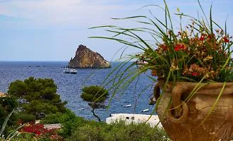 Boom di traghetti nell'estate 2026: Sicilia ed Eolie grandi protagoniste delle vacanze italiane