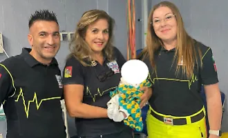 Patti, parto in autostrada: la piccola Andrea nasce in ambulanza sull'A20