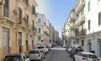 Cade dalla terrazza mentre controlla l'acqua a Messina: salvato dal tetto di un fuoristrada