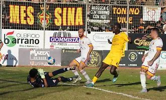 Il Messina passa a Vittoria e si prende la vetta