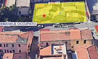 Rifiuta di lasciare la baracca e blocca la bonifica dell&rsquo;area