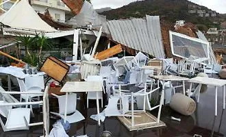 Pochi minuti di furia: tromba d&rsquo;aria devasta il lungomare