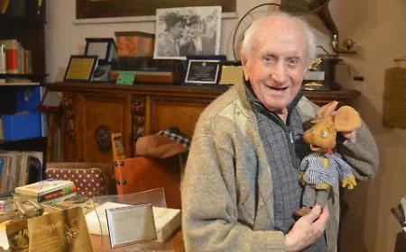 Addio a Peppino Mazzullo, la storica voce di Topo Gigio si &egrave; spenta a 100 anni | A Giugno aveva festeggiato i cent'anni