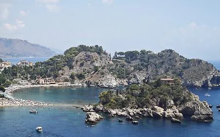 Taormina, tiene bando la gestione dell'Isolabella
