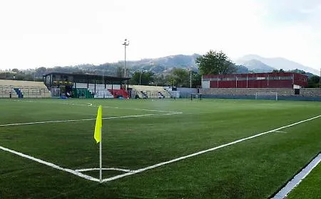 Campionato giovanile, tifoso scende dalla gradinata e colpisce l'arbitro: indagano i carabinieri