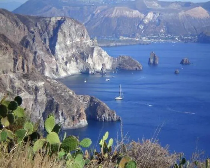 Terra la trema alle Eolie: sisma di magnitudo 3.4