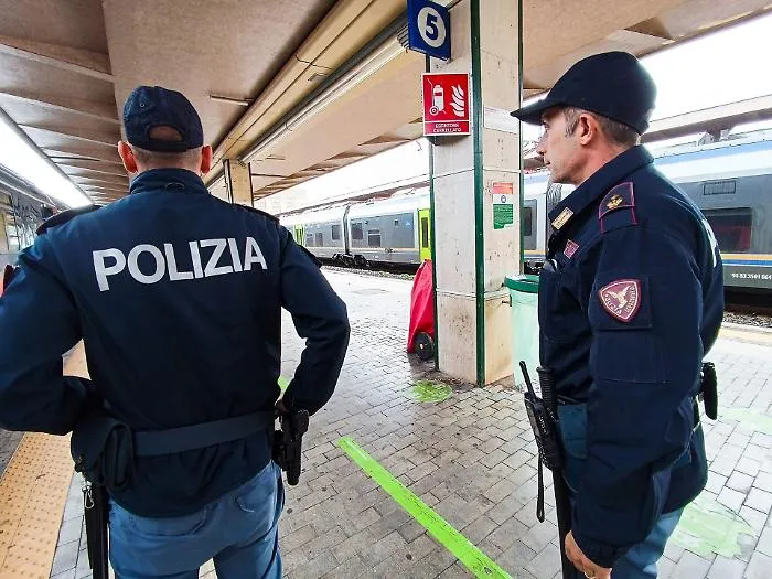 Dimentica uno zaino con Rolex e gioielli, la Polfer ritrova e restituisce tutto