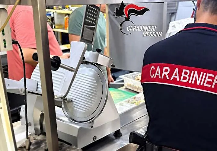Messina, pesce mal conservato in cucina: ristoratore denunciato, locale sospeso