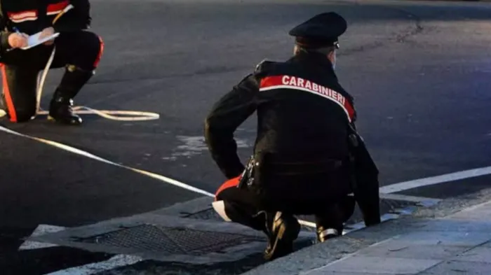 Sedicenne muore in bici travolto da un'auto: lo schianto davanti agli occhi dei genitori