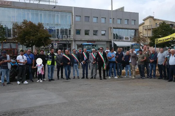Caltagirone, protesta degli agricoltori contro il caro carburante: sostegno dal Comune