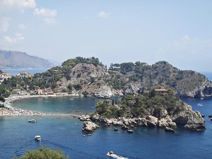 Taormina, tiene bando la gestione dell'Isolabella 