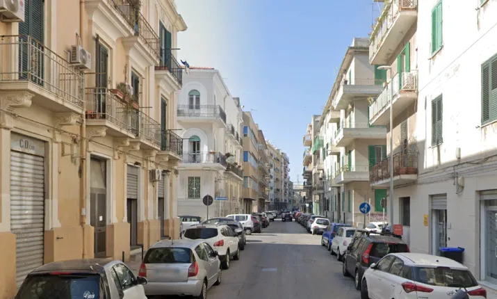 Cade dalla terrazza mentre controlla l'acqua a Messina: salvato dal tetto di un fuoristrada