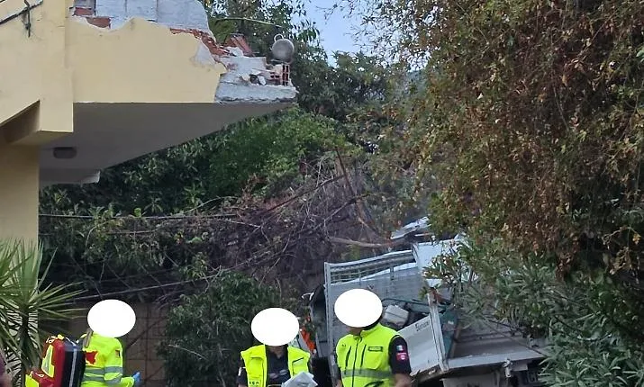 Furgone esce fuori strada, un morto e un ferito