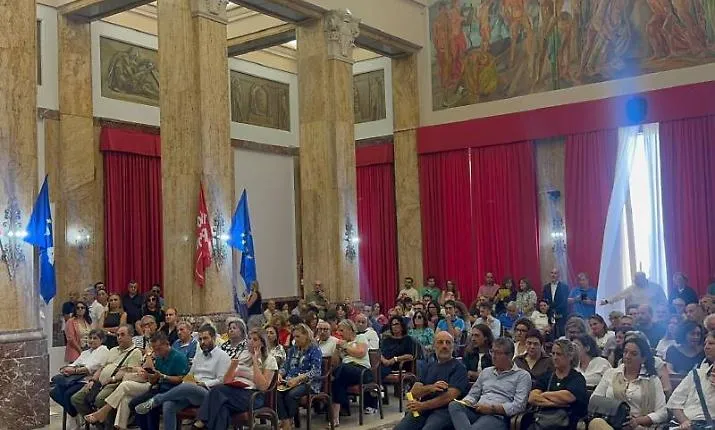 Al Comune si riaccende lo scontro tra Basile e i sindacati