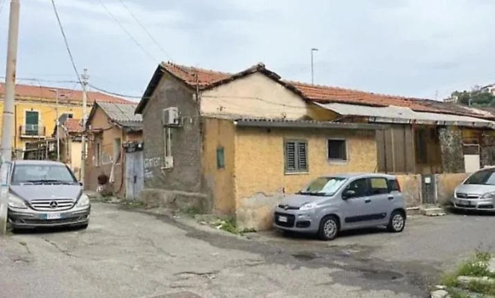 Sedici famiglie lasciano le baracche